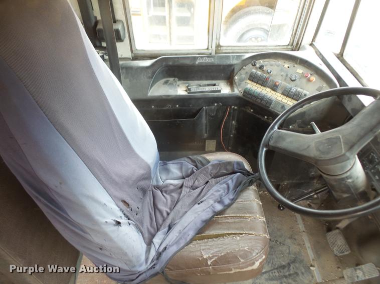 image for item DA8241 1997 International 3800 school bus