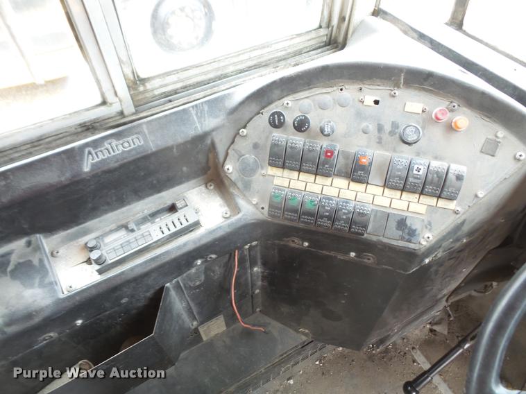 image for item DA8241 1997 International 3800 school bus