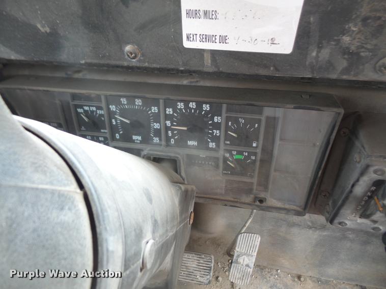 image for item DA8241 1997 International 3800 school bus