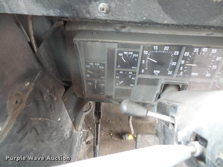 image for item DA8241 1997 International 3800 school bus