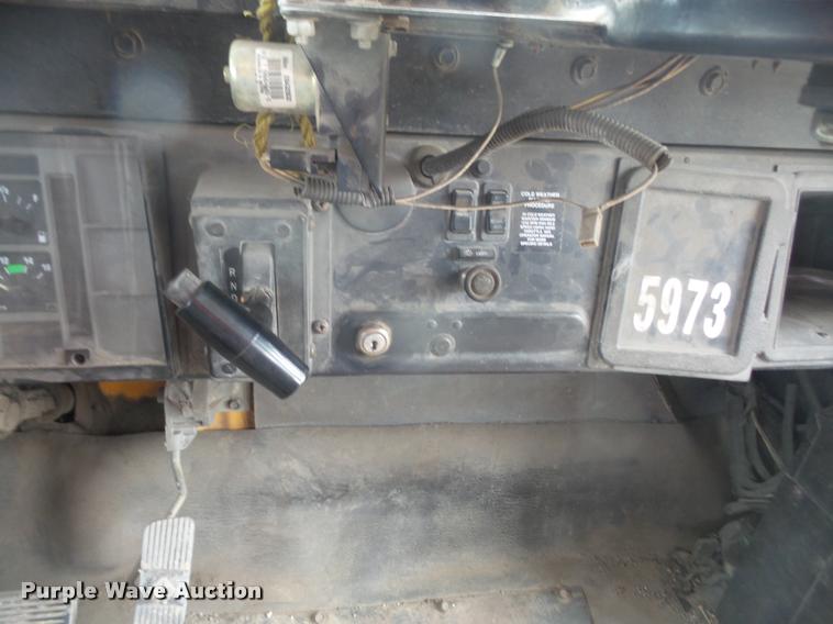 image for item DA8241 1997 International 3800 school bus