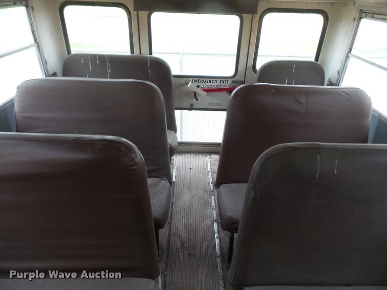 image for item DA8241 1997 International 3800 school bus