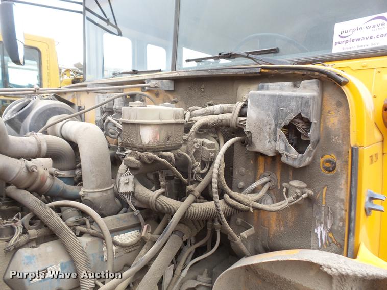 image for item DA8241 1997 International 3800 school bus