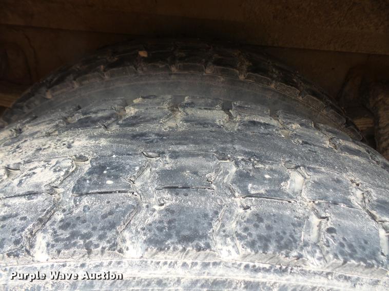 image for item DA8241 1997 International 3800 school bus