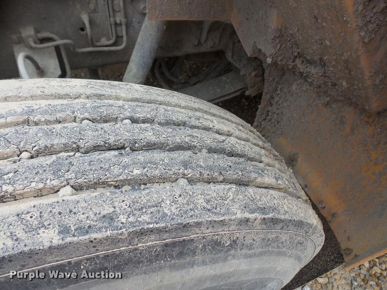 image for item DA8241 1997 International 3800 school bus