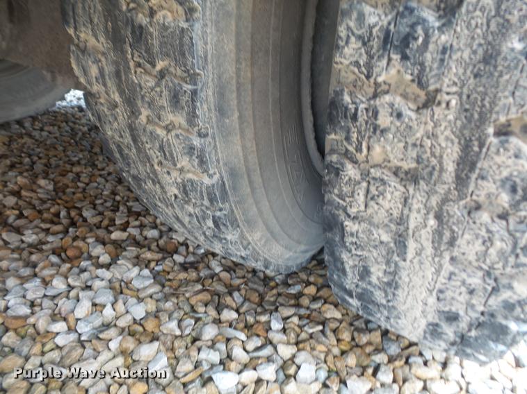 image for item DA8241 1997 International 3800 school bus