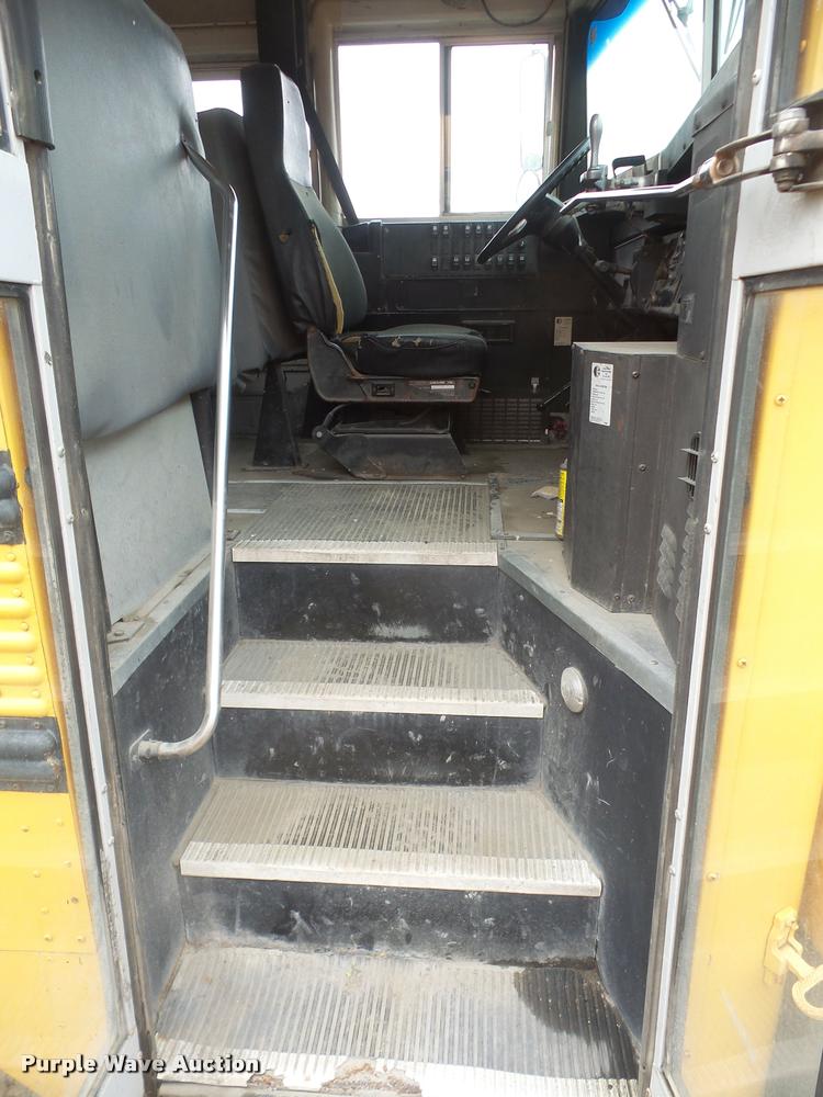 image for item DA8248 1997 International 3800 school bus