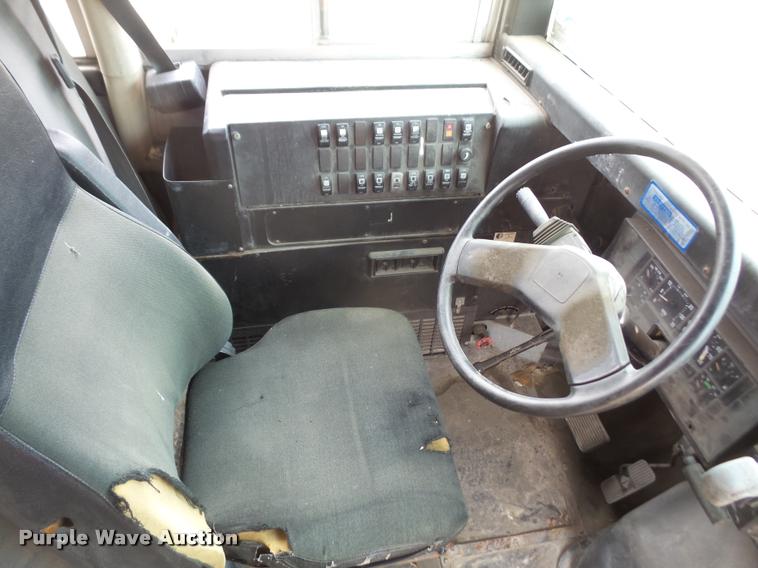 image for item DA8248 1997 International 3800 school bus