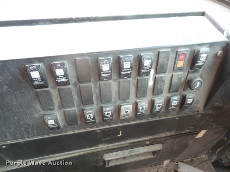 image for item DA8248 1997 International 3800 school bus