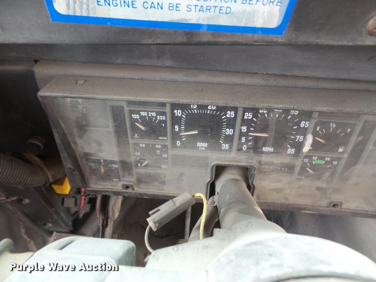 image for item DA8248 1997 International 3800 school bus