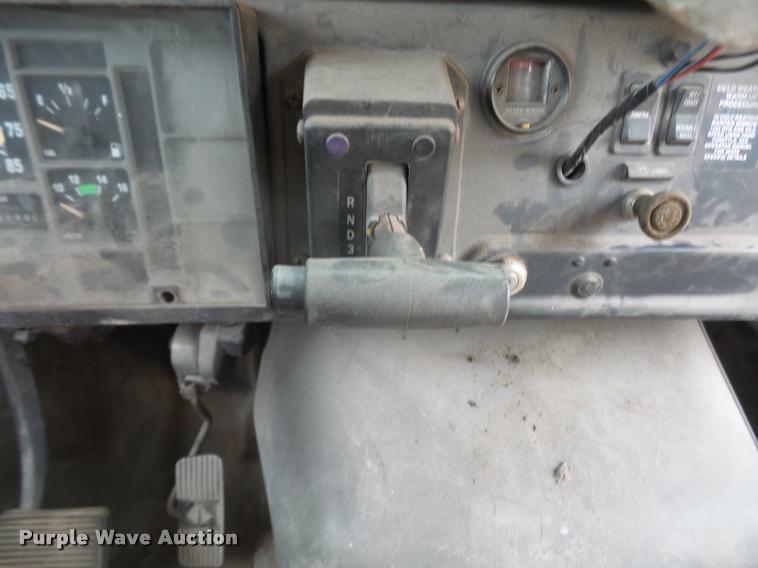 image for item DA8248 1997 International 3800 school bus