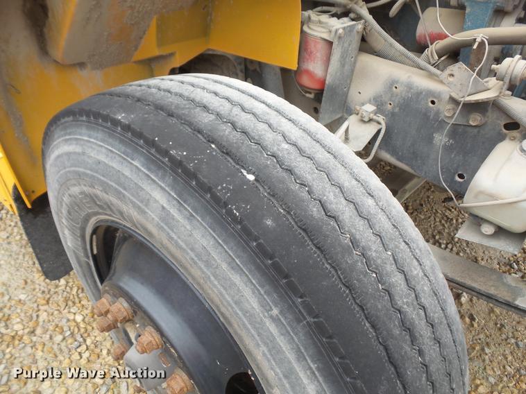 image for item DA8248 1997 International 3800 school bus