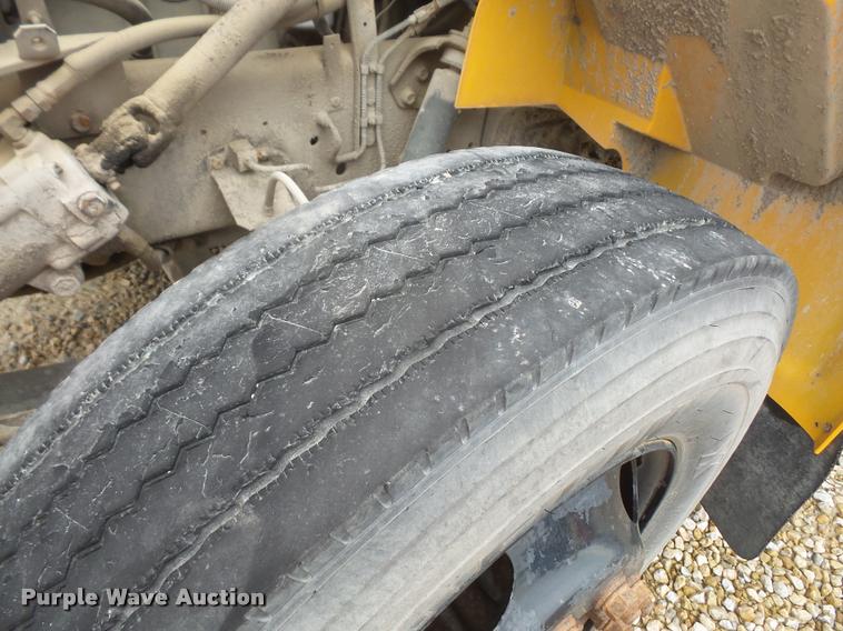 image for item DA8248 1997 International 3800 school bus