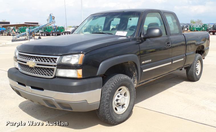 image for item DB0147 2005 Chevrolet Silverado 2500HD Ext. Cab pickup truck