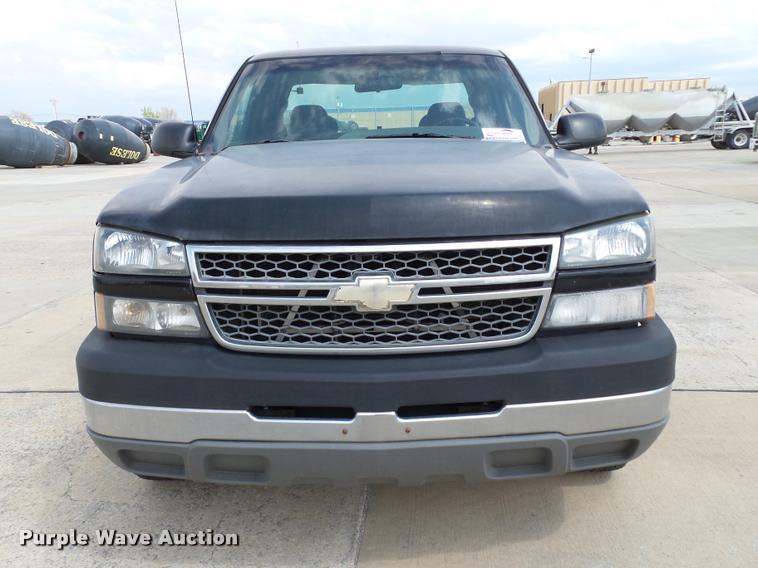 image for item DB0147 2005 Chevrolet Silverado 2500HD Ext. Cab pickup truck