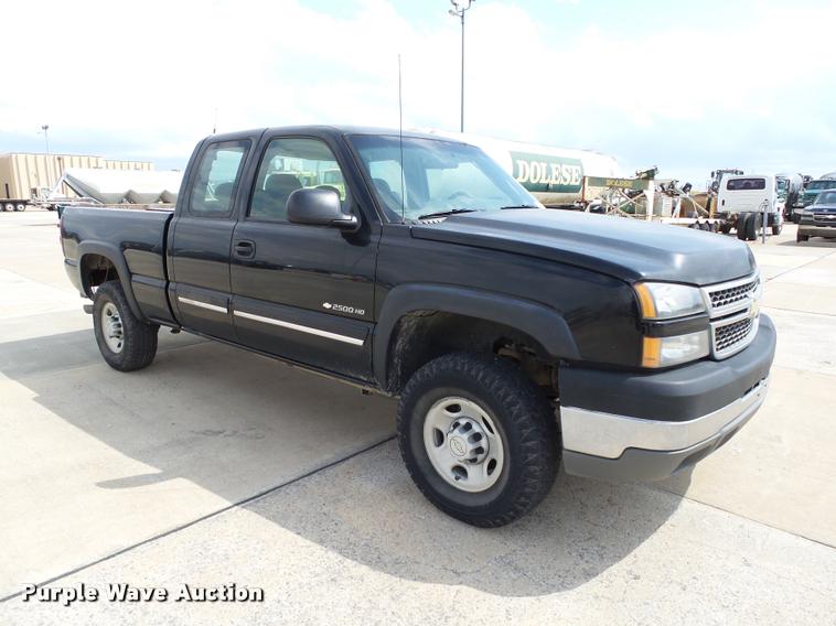 image for item DB0147 2005 Chevrolet Silverado 2500HD Ext. Cab pickup truck