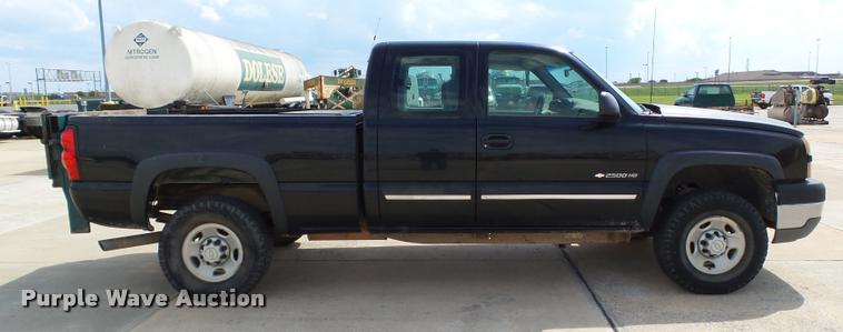 image for item DB0147 2005 Chevrolet Silverado 2500HD Ext. Cab pickup truck