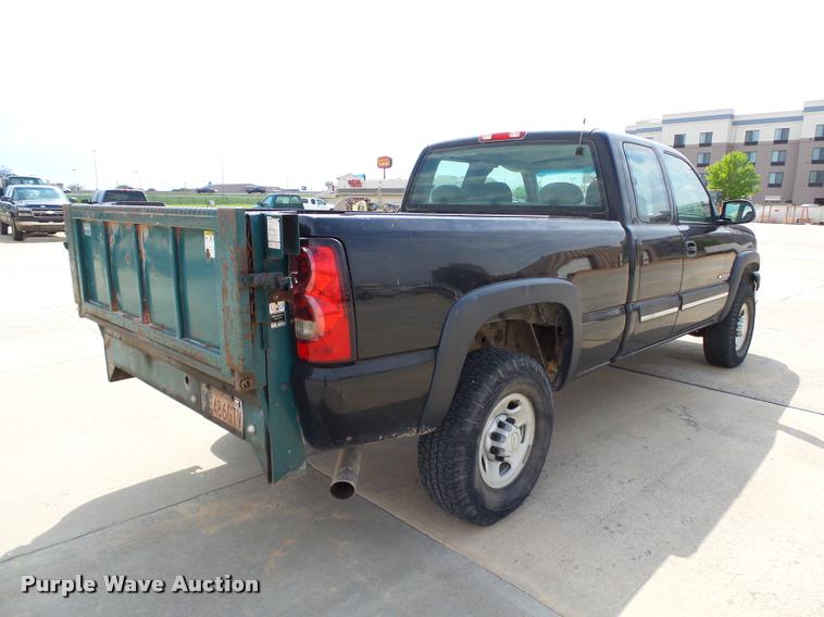 image for item DB0147 2005 Chevrolet Silverado 2500HD Ext. Cab pickup truck