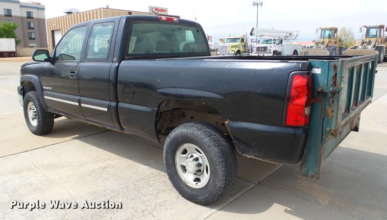 image for item DB0147 2005 Chevrolet Silverado 2500HD Ext. Cab pickup truck
