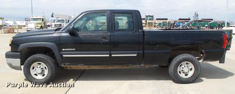 image for item DB0147 2005 Chevrolet Silverado 2500HD Ext. Cab pickup truck