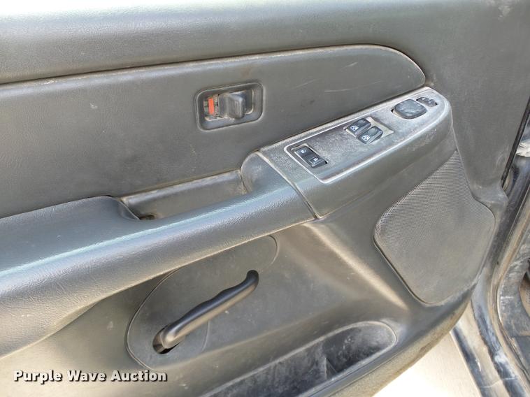 image for item DB0147 2005 Chevrolet Silverado 2500HD Ext. Cab pickup truck