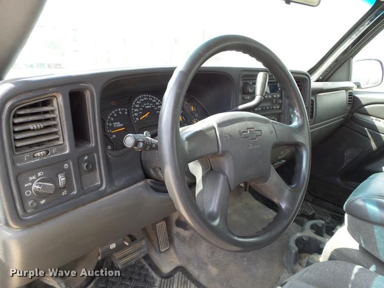 image for item DB0147 2005 Chevrolet Silverado 2500HD Ext. Cab pickup truck