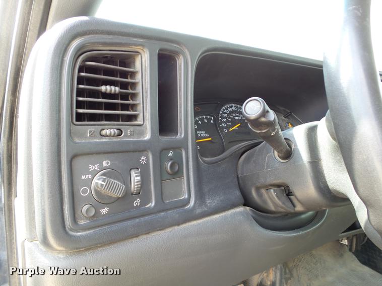 image for item DB0147 2005 Chevrolet Silverado 2500HD Ext. Cab pickup truck