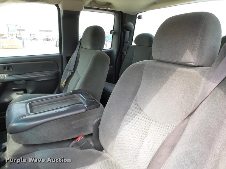 image for item DB0147 2005 Chevrolet Silverado 2500HD Ext. Cab pickup truck