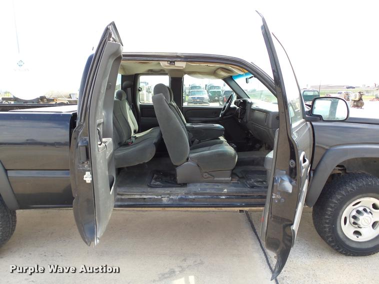 image for item DB0147 2005 Chevrolet Silverado 2500HD Ext. Cab pickup truck