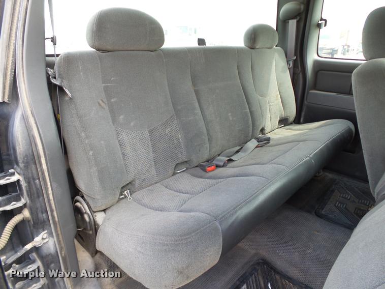 image for item DB0147 2005 Chevrolet Silverado 2500HD Ext. Cab pickup truck