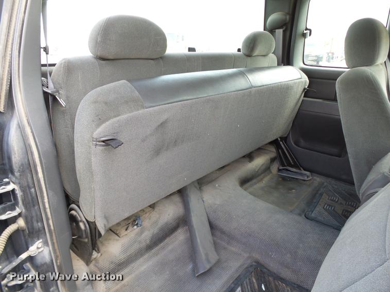 image for item DB0147 2005 Chevrolet Silverado 2500HD Ext. Cab pickup truck