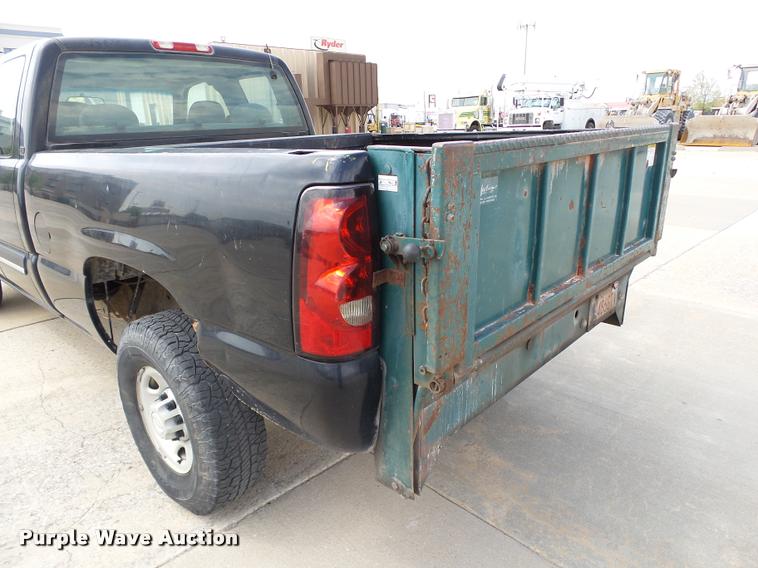 image for item DB0147 2005 Chevrolet Silverado 2500HD Ext. Cab pickup truck