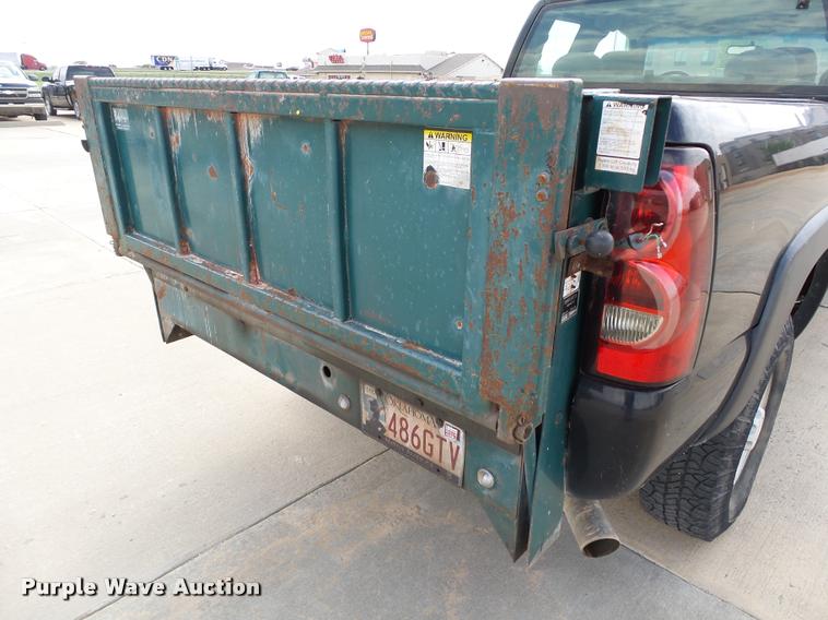 image for item DB0147 2005 Chevrolet Silverado 2500HD Ext. Cab pickup truck