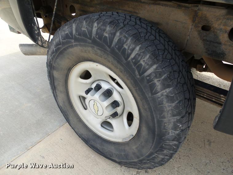 image for item DB0147 2005 Chevrolet Silverado 2500HD Ext. Cab pickup truck