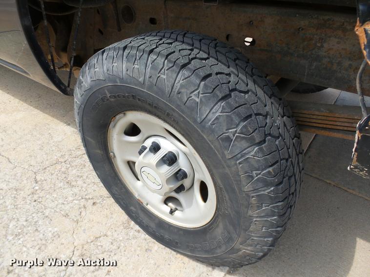 image for item DB0147 2005 Chevrolet Silverado 2500HD Ext. Cab pickup truck