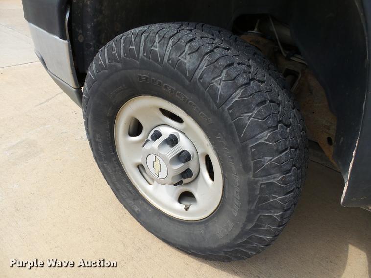 image for item DB0147 2005 Chevrolet Silverado 2500HD Ext. Cab pickup truck