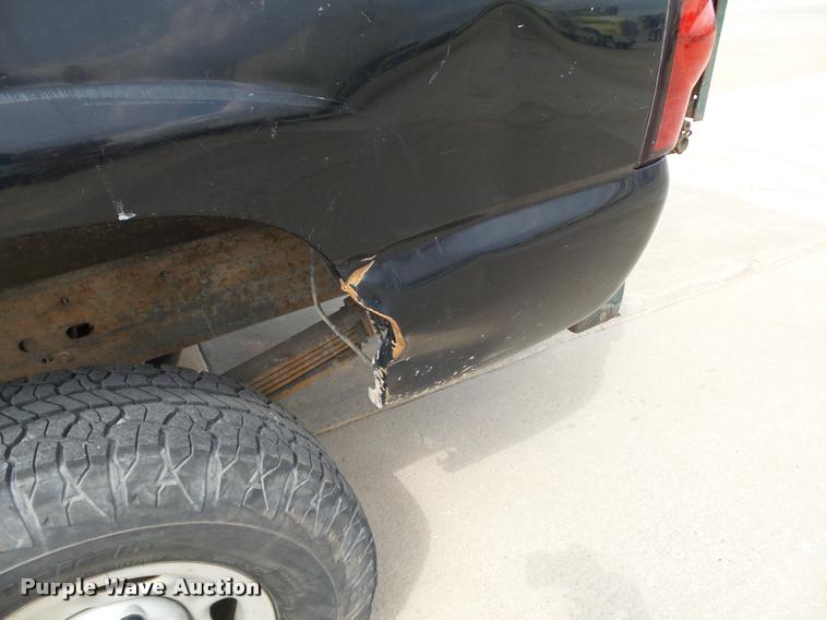 image for item DB0147 2005 Chevrolet Silverado 2500HD Ext. Cab pickup truck