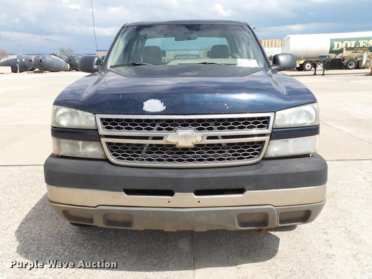 image for item DB0149 2005 Chevrolet Silverado 2500HD Crew Cab pickup truck