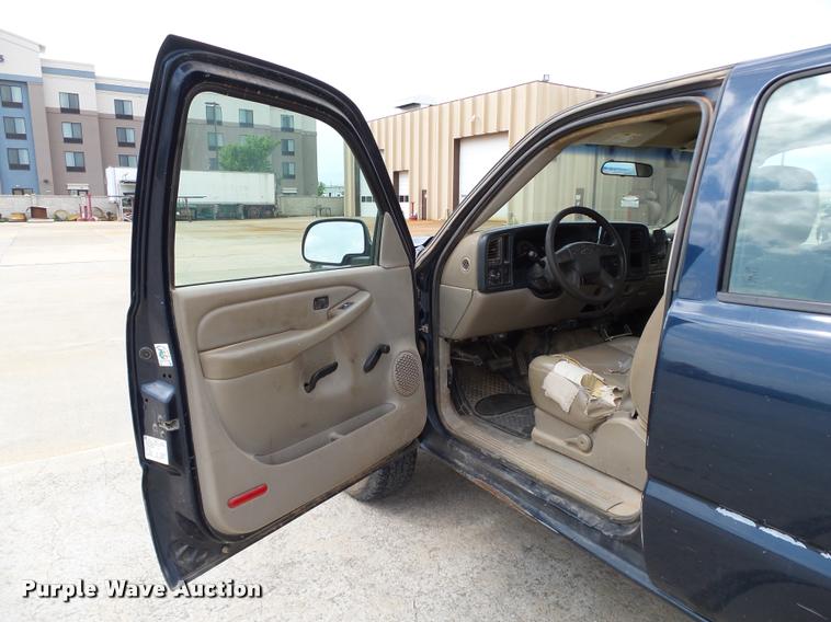 image for item DB0149 2005 Chevrolet Silverado 2500HD Crew Cab pickup truck