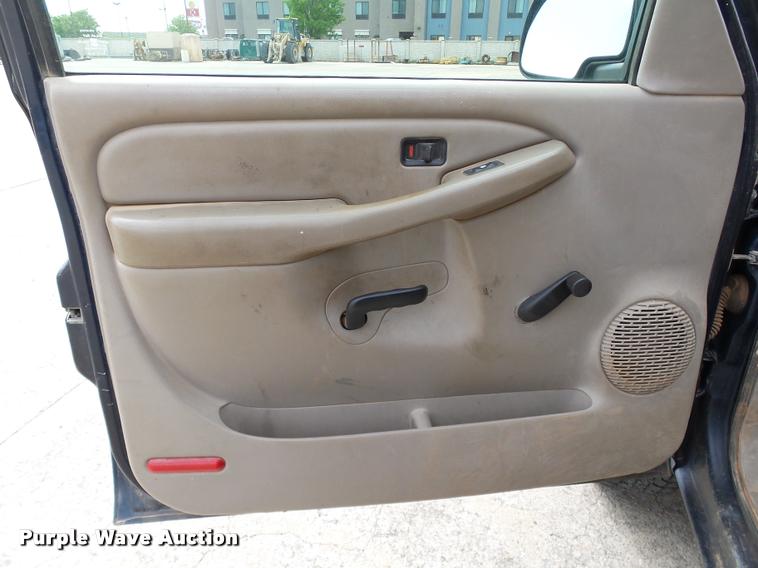 image for item DB0149 2005 Chevrolet Silverado 2500HD Crew Cab pickup truck