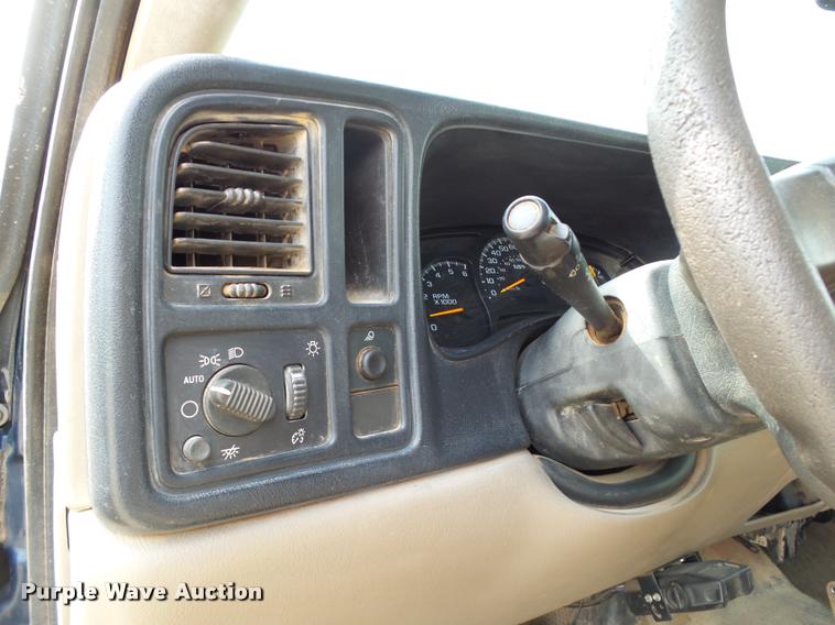 image for item DB0149 2005 Chevrolet Silverado 2500HD Crew Cab pickup truck