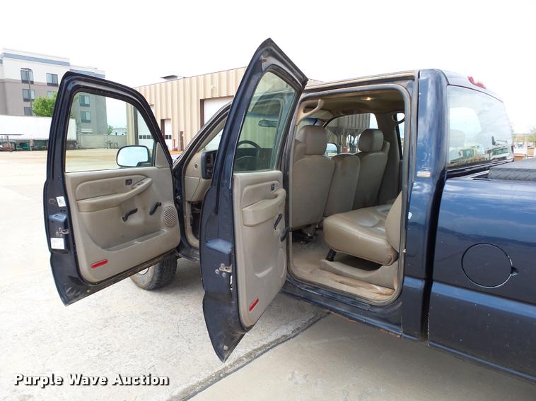 image for item DB0149 2005 Chevrolet Silverado 2500HD Crew Cab pickup truck