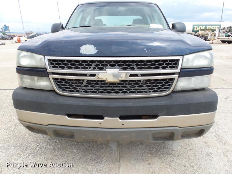 image for item DB0149 2005 Chevrolet Silverado 2500HD Crew Cab pickup truck