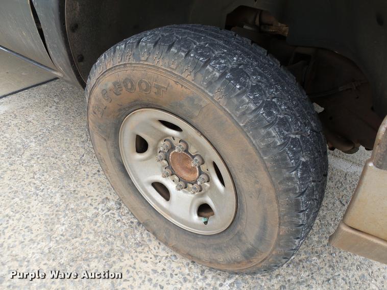 image for item DB0149 2005 Chevrolet Silverado 2500HD Crew Cab pickup truck