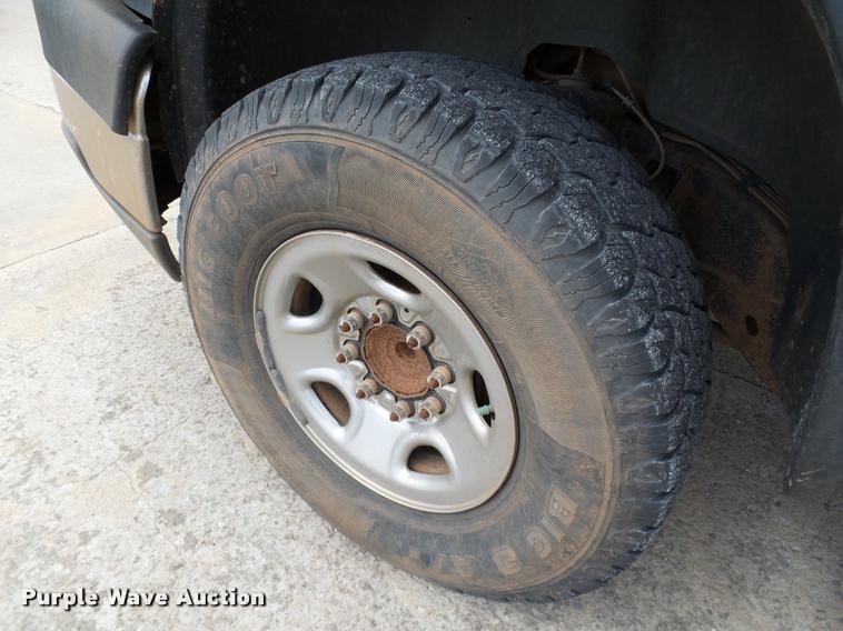 image for item DB0149 2005 Chevrolet Silverado 2500HD Crew Cab pickup truck