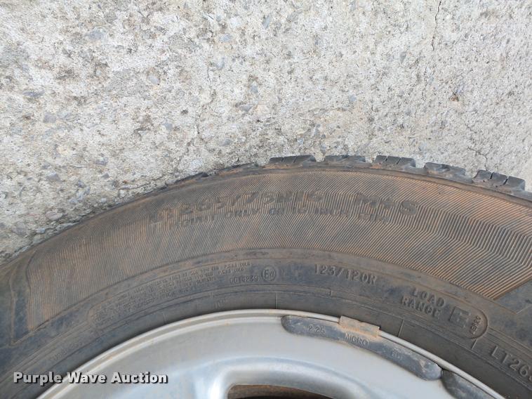 image for item DB0149 2005 Chevrolet Silverado 2500HD Crew Cab pickup truck