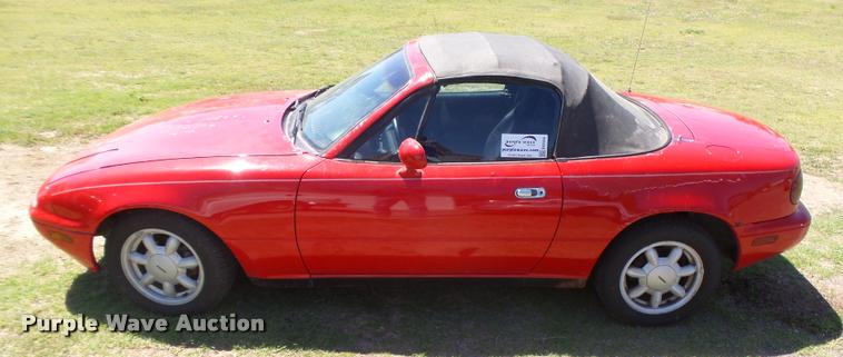 image for item DB2554 1990 Mazda MX-5 Miata convertible