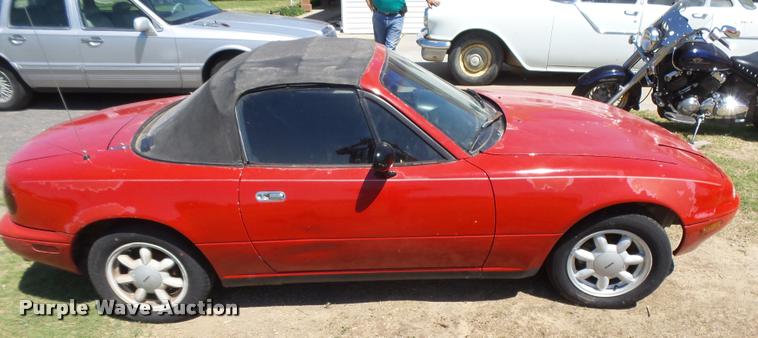image for item DB2554 1990 Mazda MX-5 Miata convertible