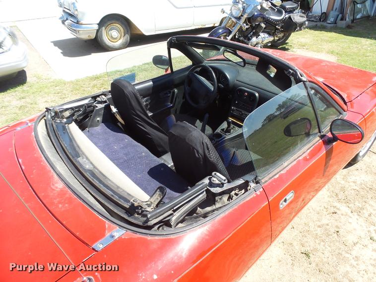 image for item DB2554 1990 Mazda MX-5 Miata convertible