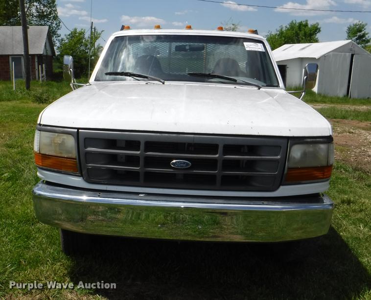 image for item DB3950 1997 Ford F350 XL flatbed pickup truck